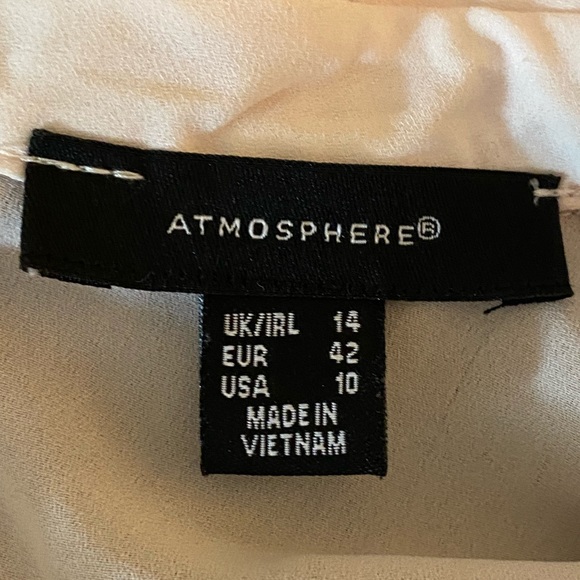 Red and white blouse - Picture 4 of 4